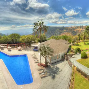**** Hotel By Sercotel Ecuador